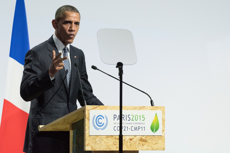 Prezydent Barack Obama przemawia w czasie COP 21 w Paryżu w 2015 roku.