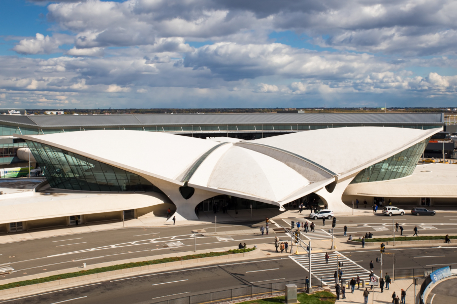 Legendarny terminal TWA Flight Center projektu Eero Saarinnena na nowojorskim lotnisku JFK.