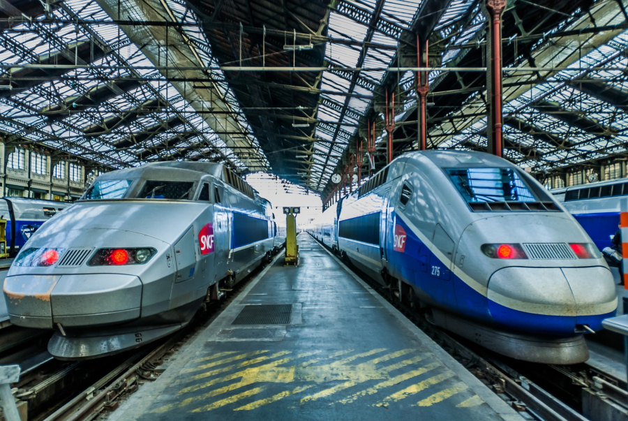 Pociągi TGV - flagowy produkt Alstomu.